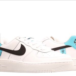 Nike Air Force 1 
Big Kid basketball shoes 
Size 6Y